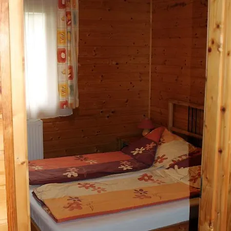 Baratsagos Fahazak * Kehidakustány